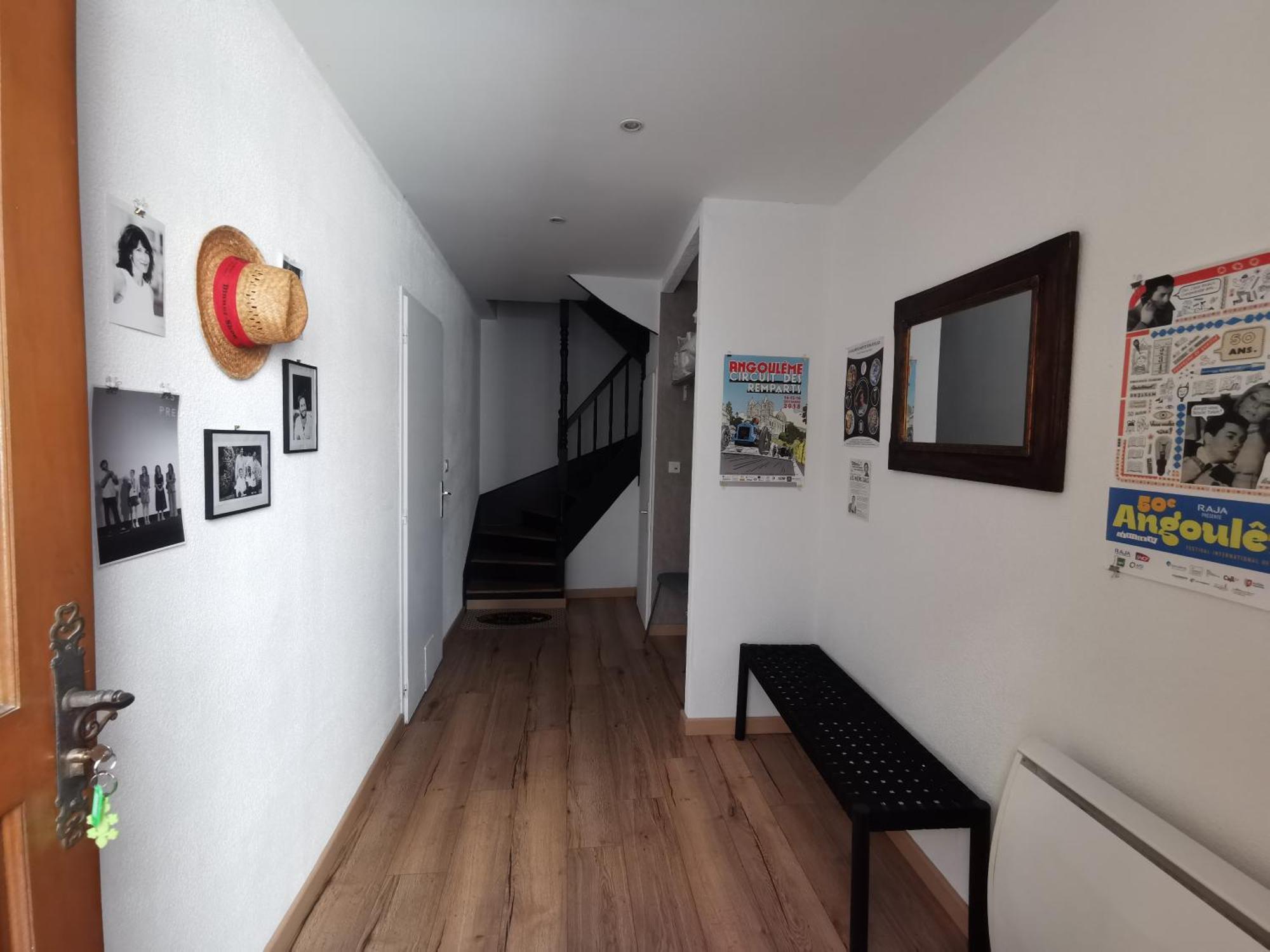 Maisondeville_Le_Cent_Un Angoulême Buitenkant foto