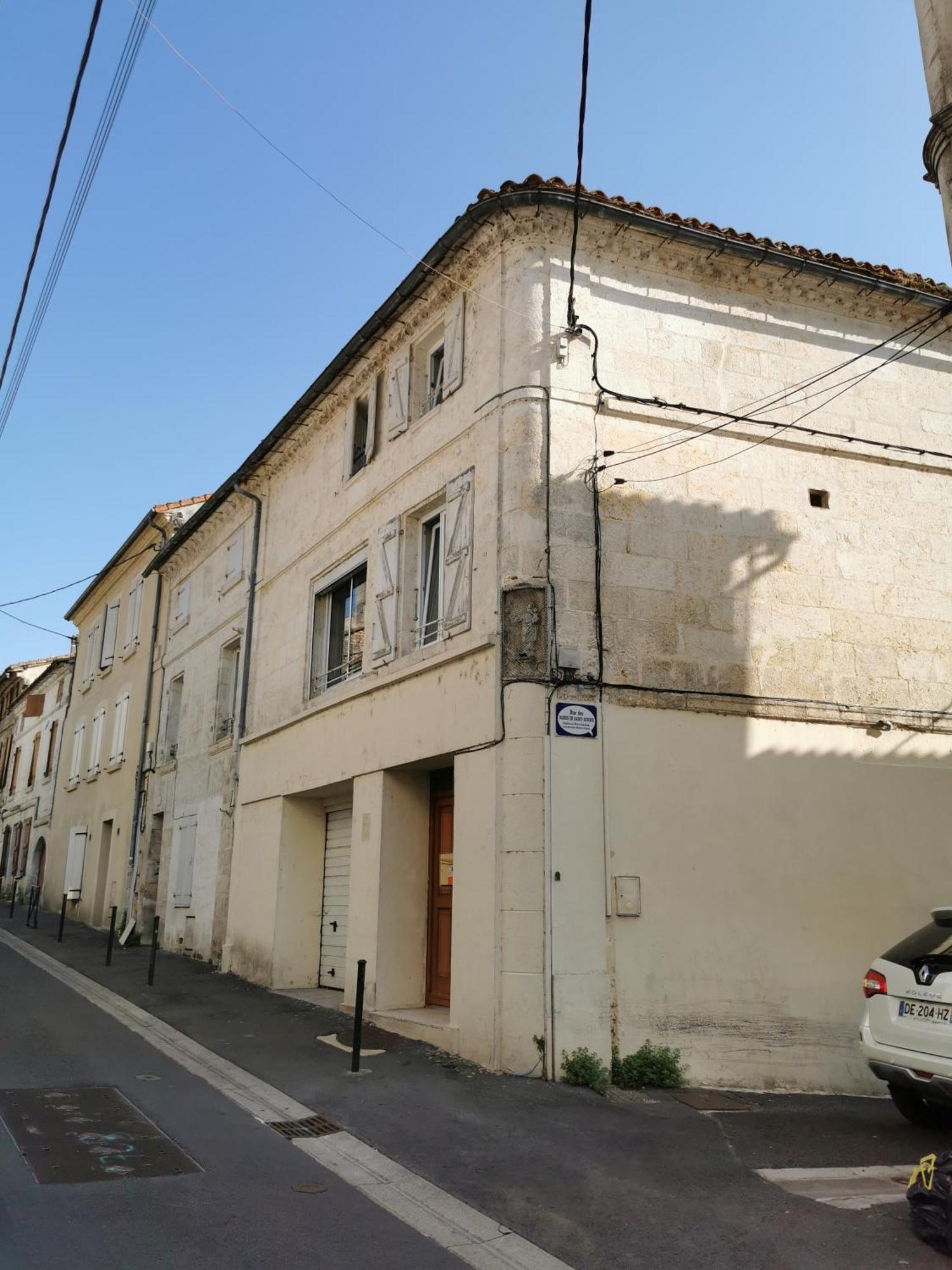 Maisondeville_Le_Cent_Un Angoulême Buitenkant foto