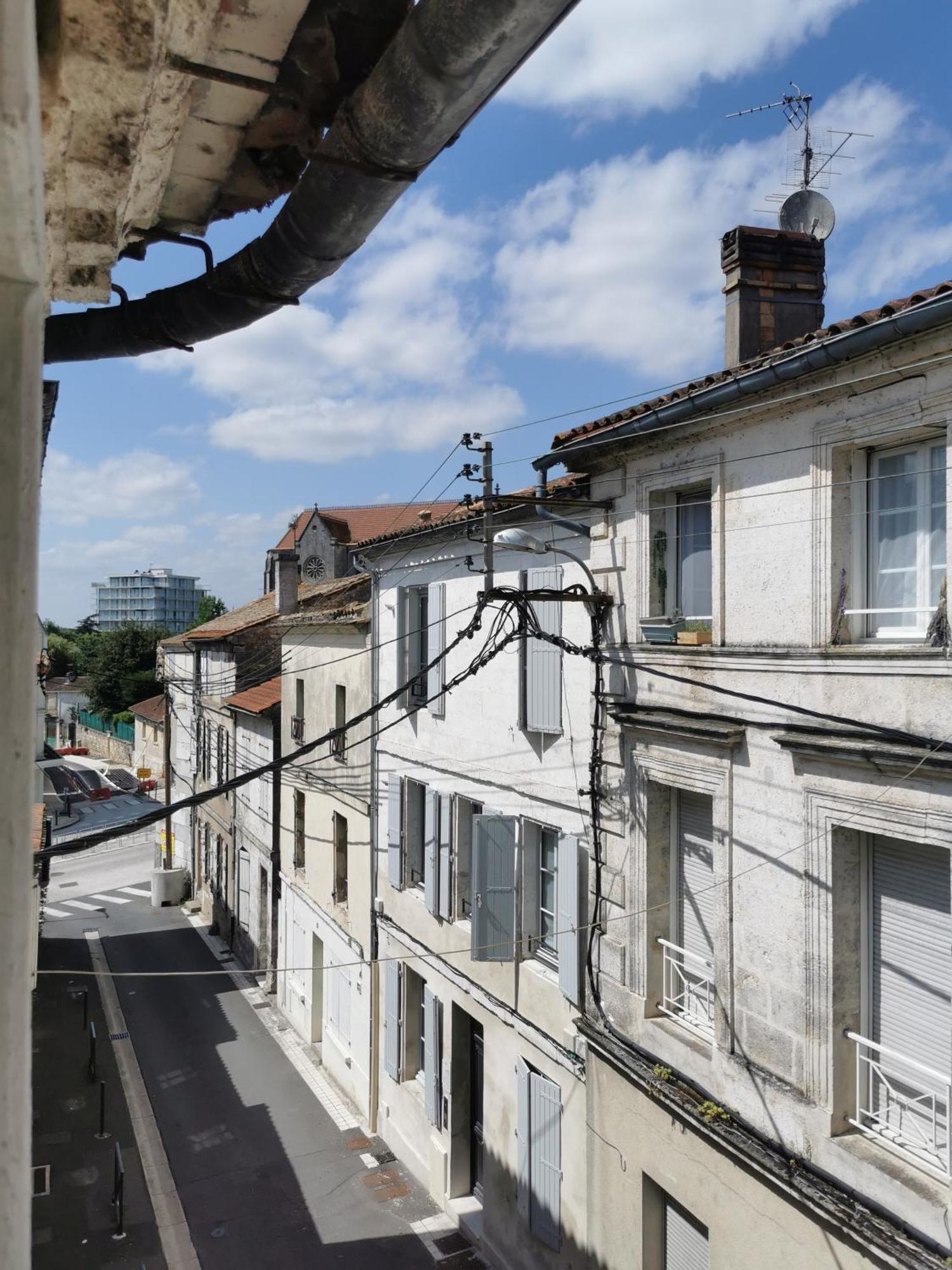 Maisondeville_Le_Cent_Un Angoulême Buitenkant foto