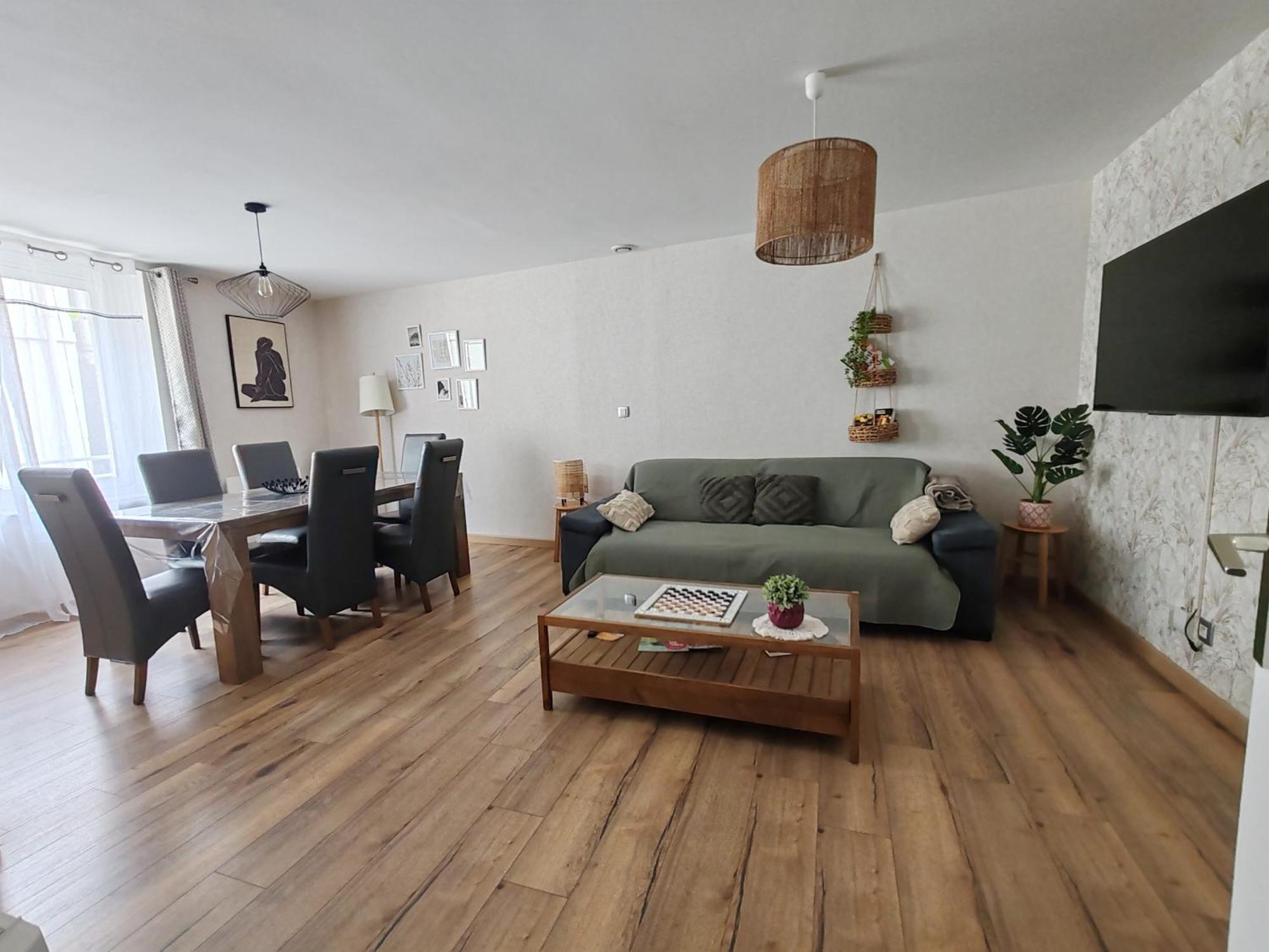 Maisondeville_Le_Cent_Un Angoulême Buitenkant foto